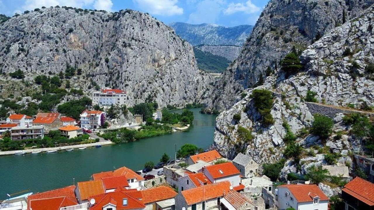 Villa Mama - Traditional Apartments In Omis, Free Parking Екстер'єр фото