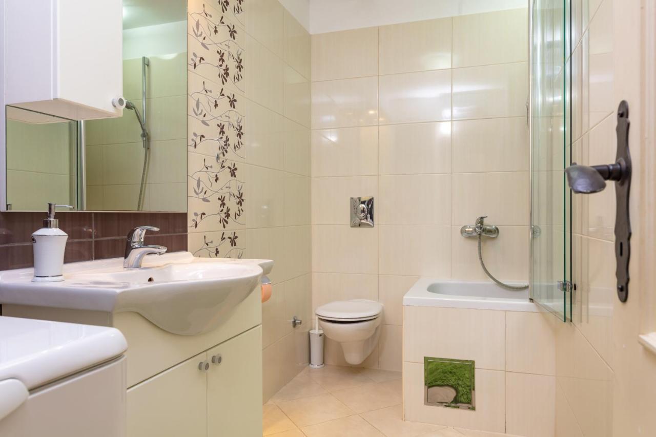 Villa Mama - Traditional Apartments In Omis, Free Parking Екстер'єр фото