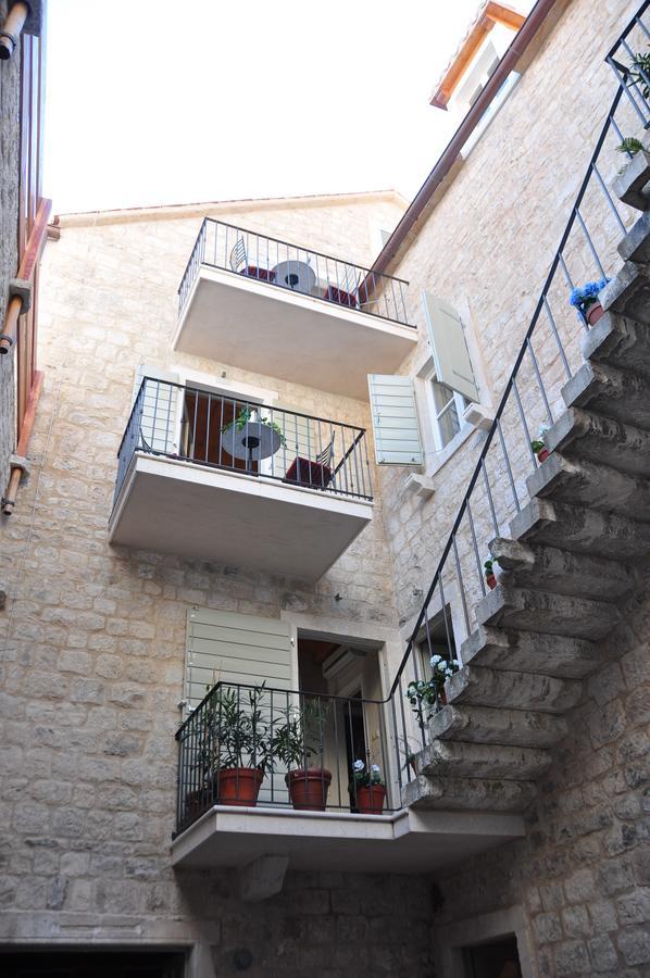 Villa Mama - Traditional Apartments In Omis, Free Parking Екстер'єр фото