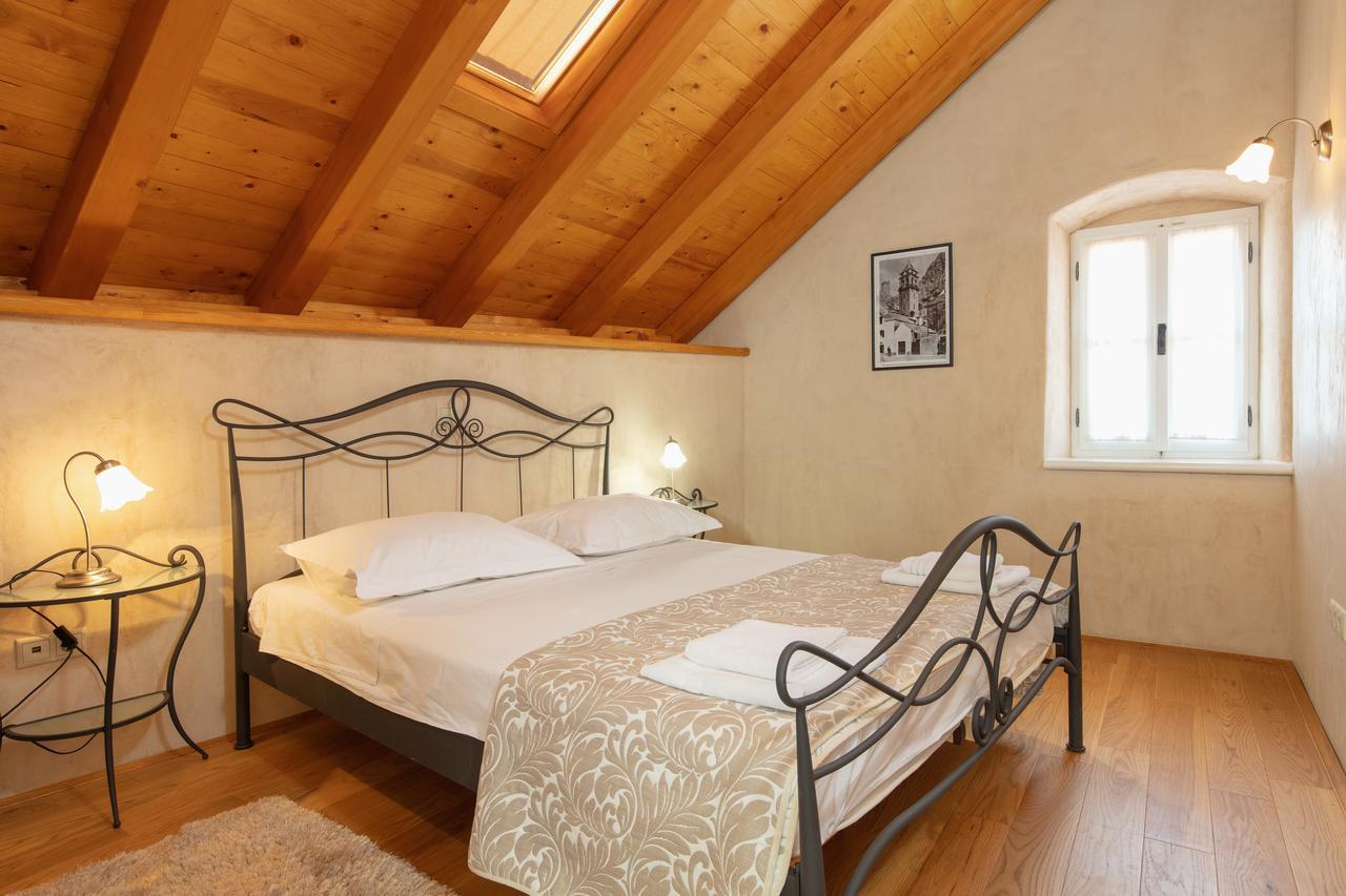 Villa Mama - Traditional Apartments In Omis, Free Parking Екстер'єр фото