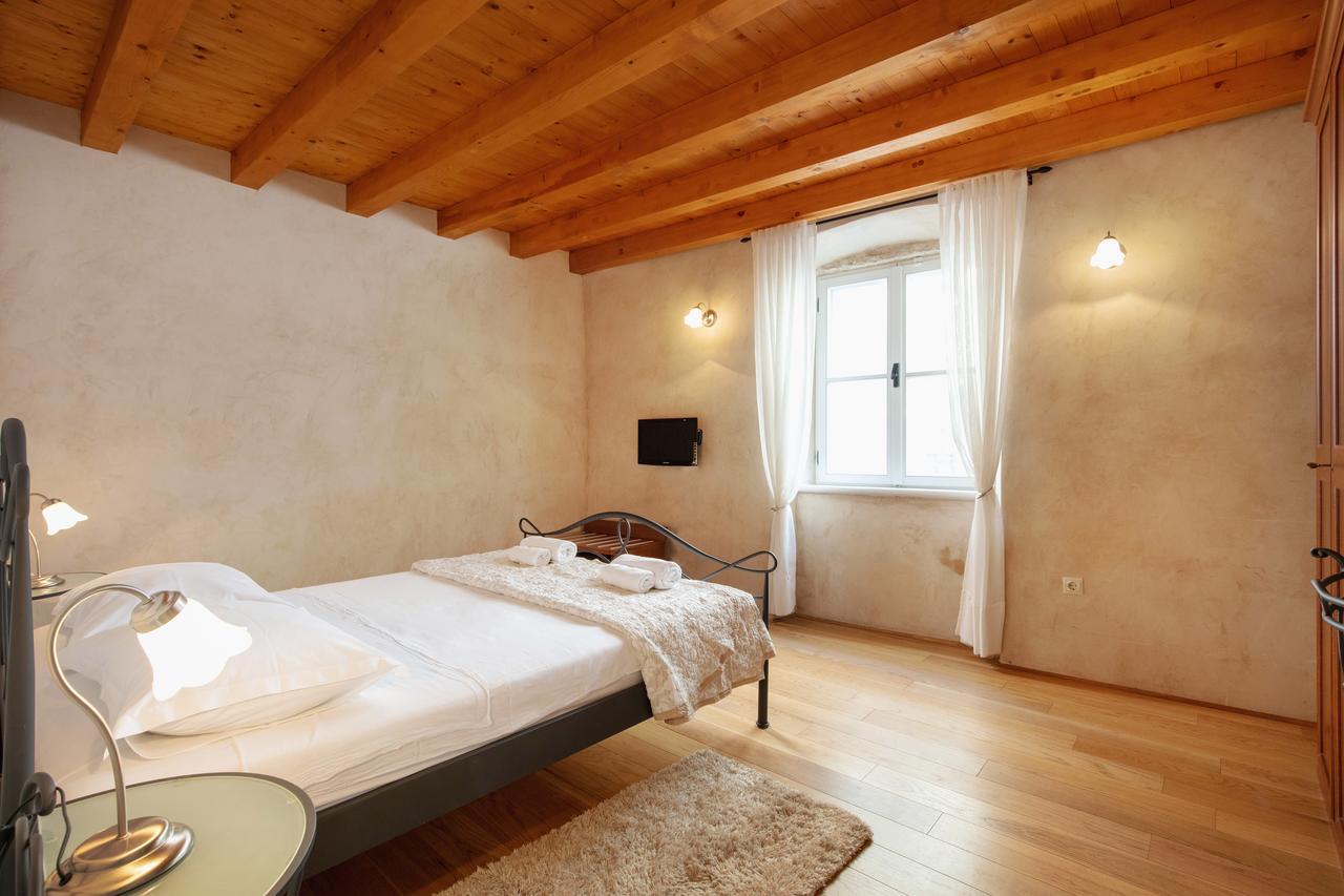 Villa Mama - Traditional Apartments In Omis, Free Parking Екстер'єр фото