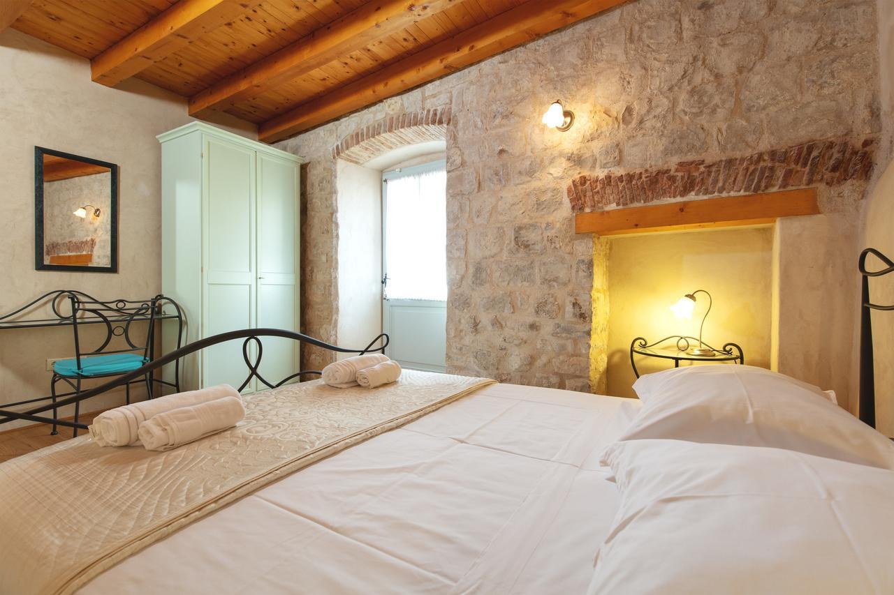 Villa Mama - Traditional Apartments In Omis, Free Parking Екстер'єр фото
