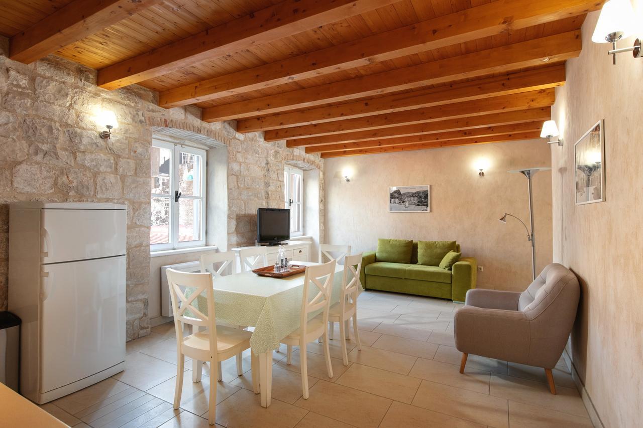 Villa Mama - Traditional Apartments In Omis, Free Parking Екстер'єр фото