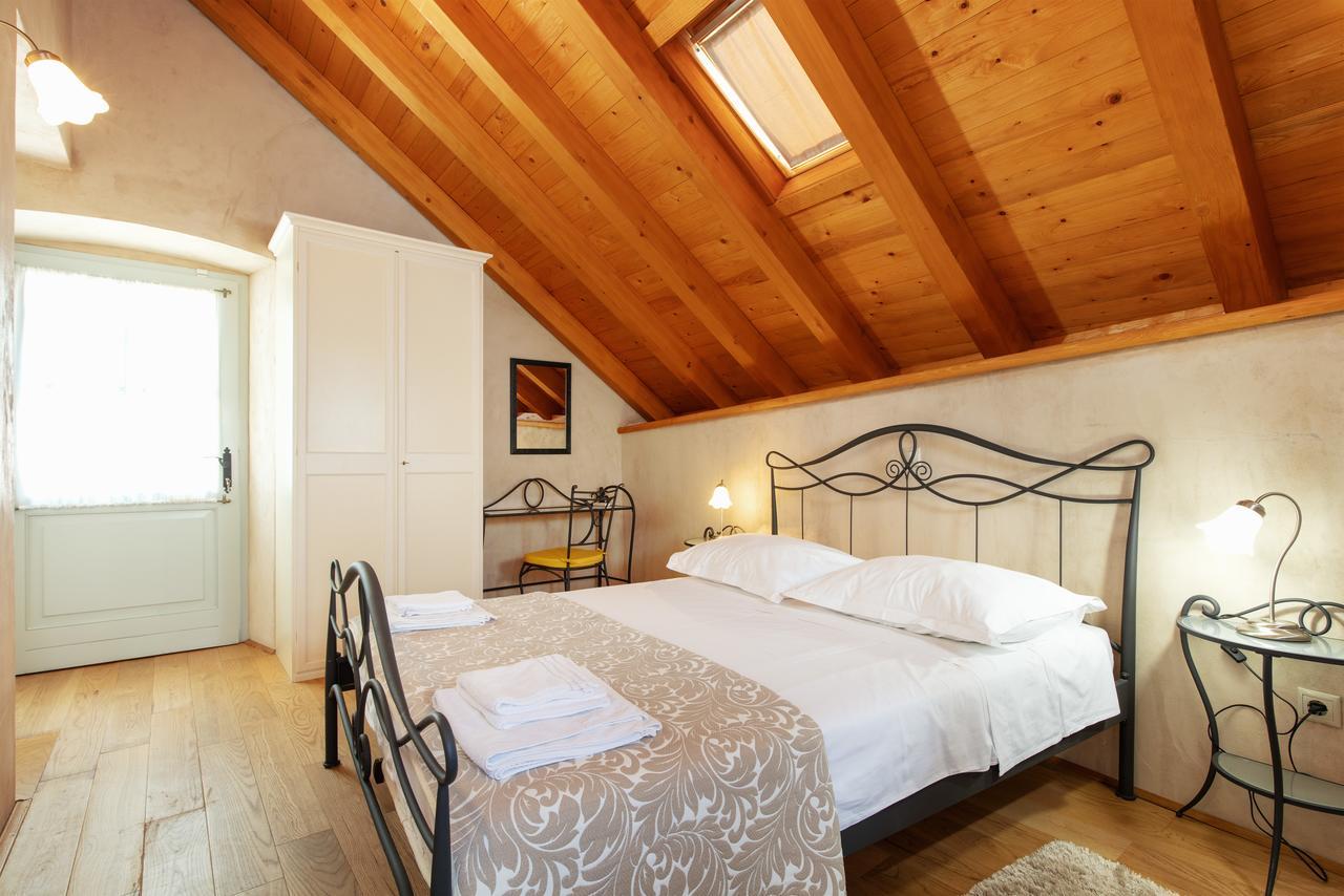 Villa Mama - Traditional Apartments In Omis, Free Parking Екстер'єр фото