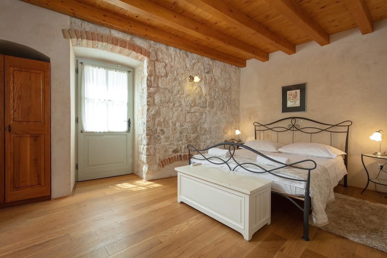 Villa Mama - Traditional Apartments In Omis, Free Parking Екстер'єр фото