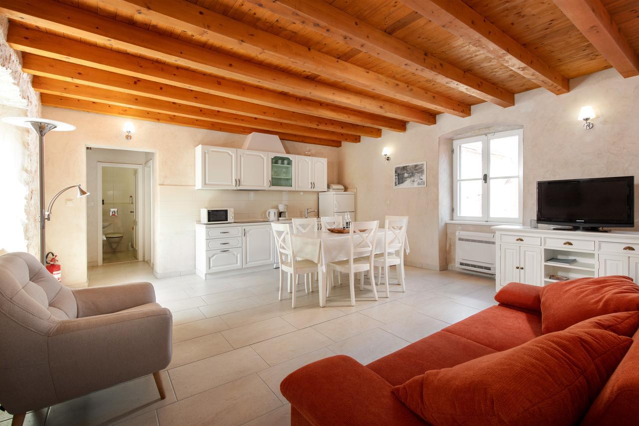 Villa Mama - Traditional Apartments In Omis, Free Parking Екстер'єр фото