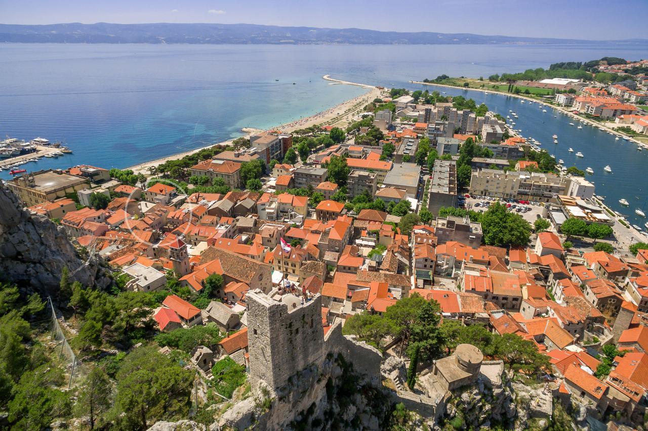 Villa Mama - Traditional Apartments In Omis, Free Parking Екстер'єр фото